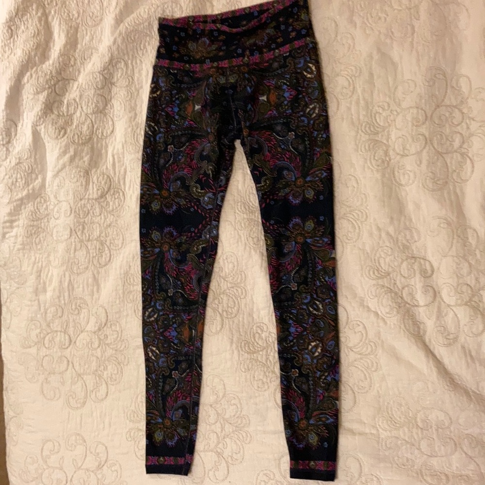 Barely worn patterned leggings